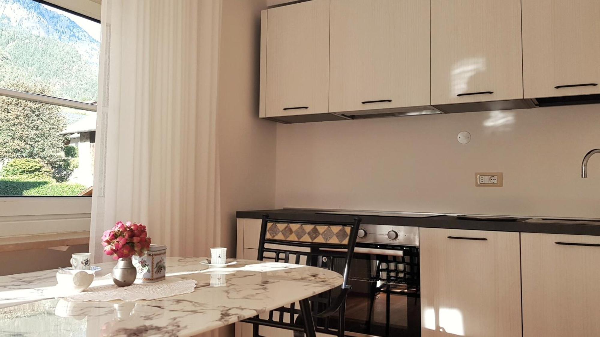 مبيت وإفطار بارشينيس Cafe Rudi Living المظهر الخارجي الصورة