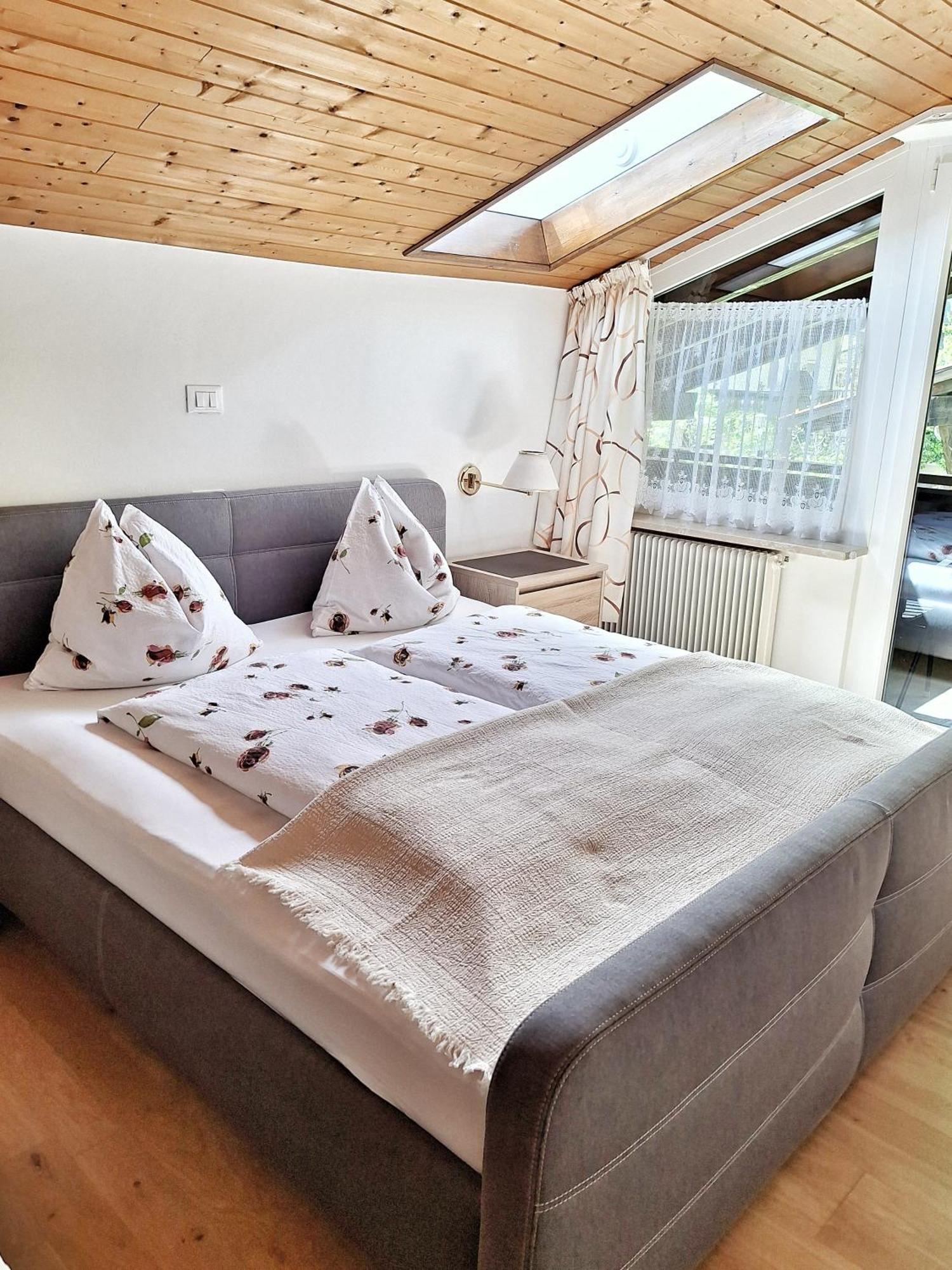 مبيت وإفطار بارشينيس Cafe Rudi Living المظهر الخارجي الصورة