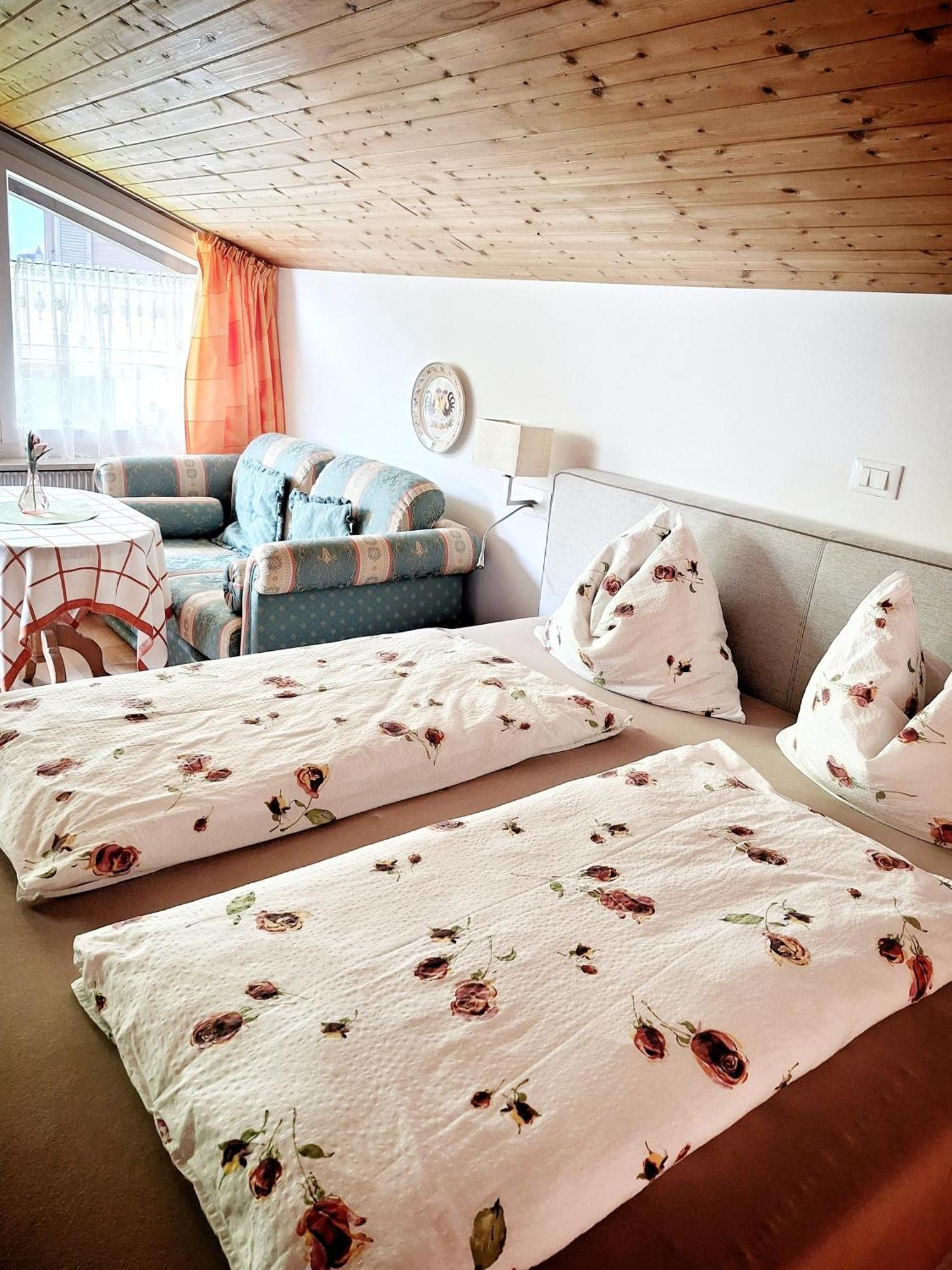 مبيت وإفطار بارشينيس Cafe Rudi Living المظهر الخارجي الصورة